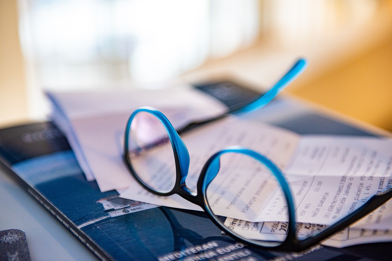financial documents desk
